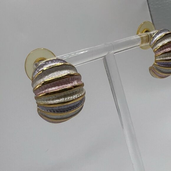 Vintage Pastel and Gold Tone Earrings - Picture 2 of 9